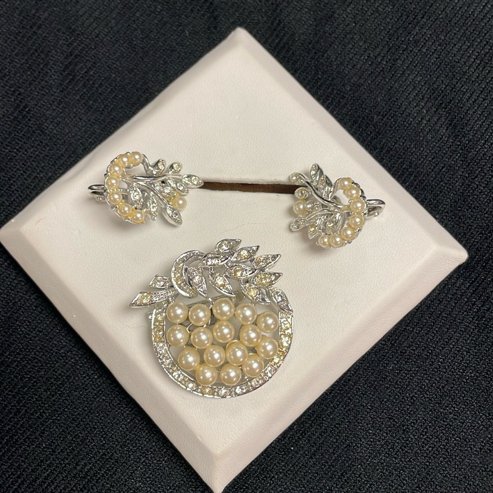 Vintage brooch silver plated and faux pearls set, purchased from Estate Sale